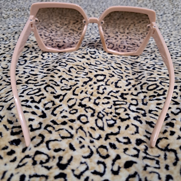 🌈NWOT SQUARE FRAME NUDE 70'S DISCO SUNNIES - Picture 4 of 6